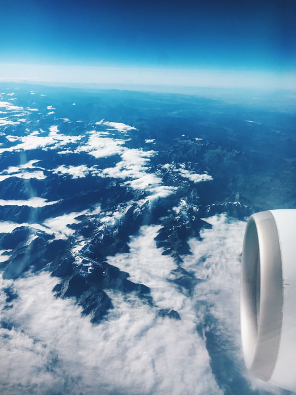 SOBREVOANDO OS ALPES