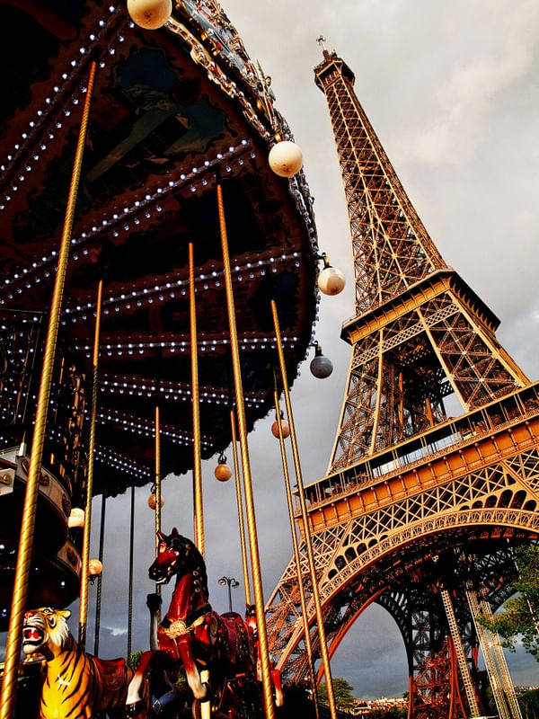 LA TOUR ET LE CARROUSEL II
