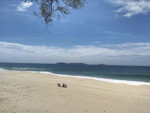 PRAIA AND LOVERS