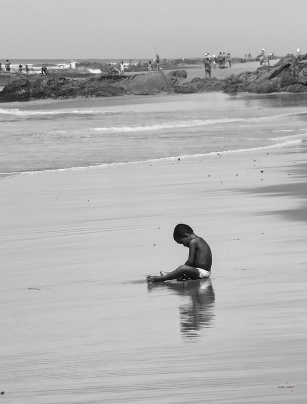 CRIANÇA NA PRAIA