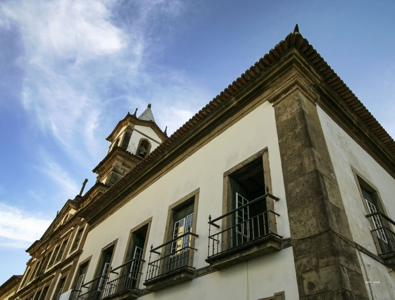 JANELAS, ÂNGULOS E CÉU.