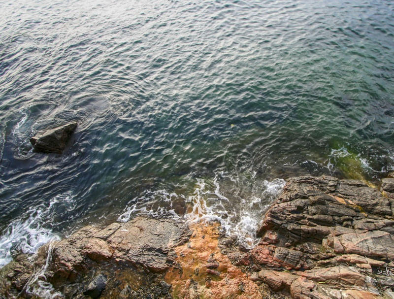 MAR E PEDRAS