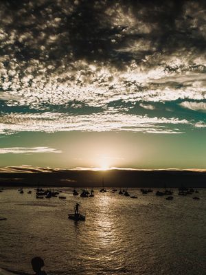 PÔR DO SOL EM VERDE