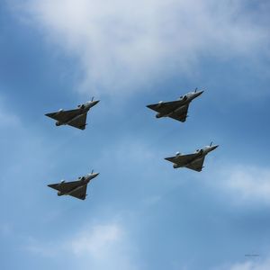 4 CAÇAS NO CÉU