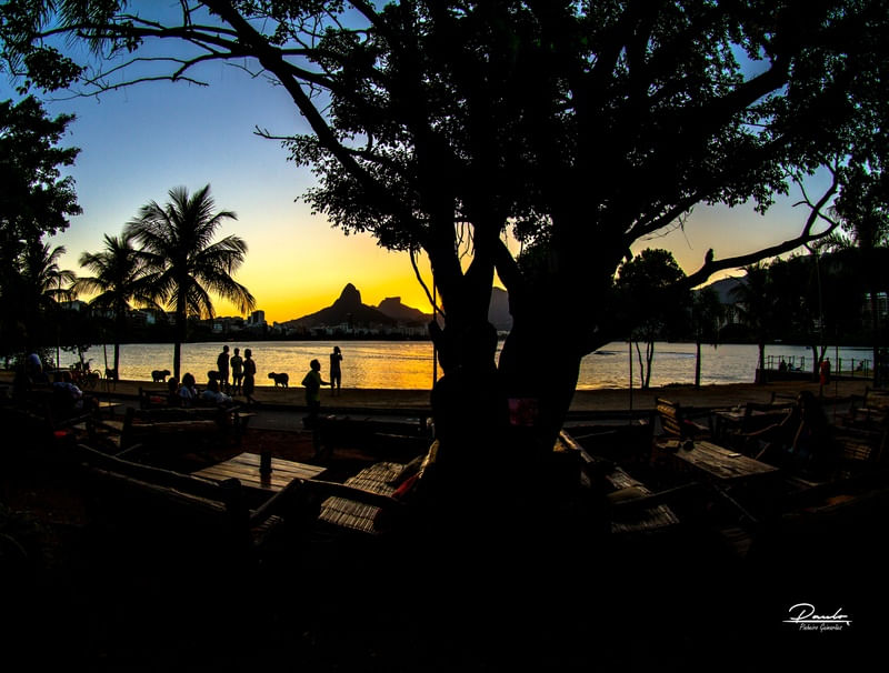 LAGOA ILUMINADA