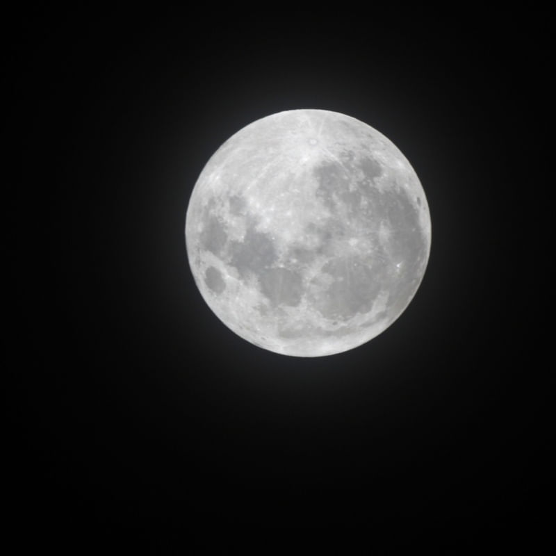LUA BRANCA E CHEIA