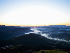 NUVENS NA MONTANHA