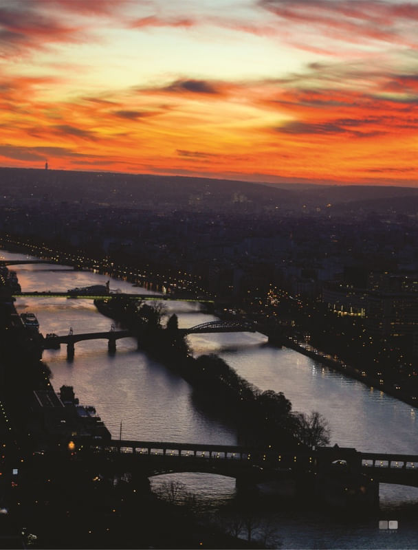 PARISIAN SUNDOWN