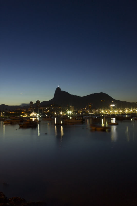 CAI A NOITE