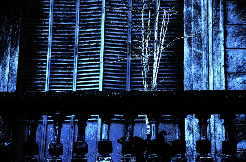 BLUE WINDOW VINTAGE