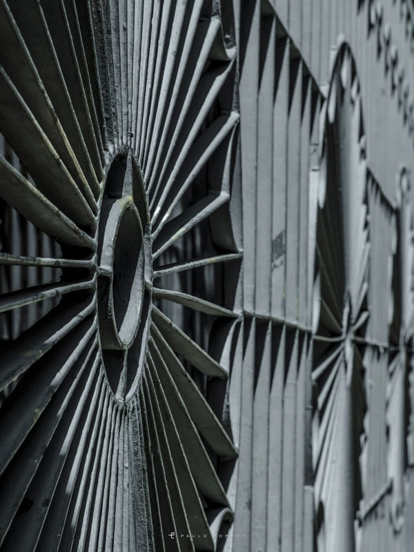 PORTÃO DE FERRO ABSTRATO