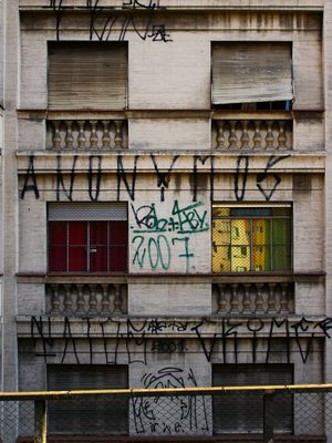 JANELA VERMELHA, JANELA VERDE