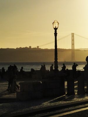 LUMINÁRIA SOB O SOL