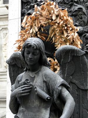 SONHOS DOURADOS DE UM ANJO QUALQUER