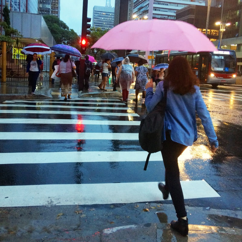 CHUVA DE PEDESTRES