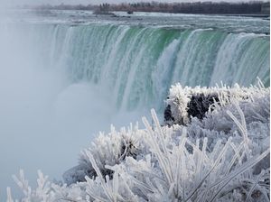 NIAGARA FALLS NO GELO