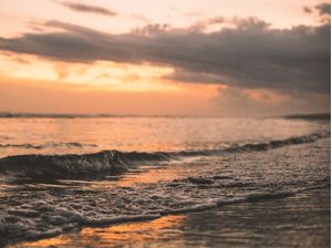 POR DO SOL NAS ONDAS