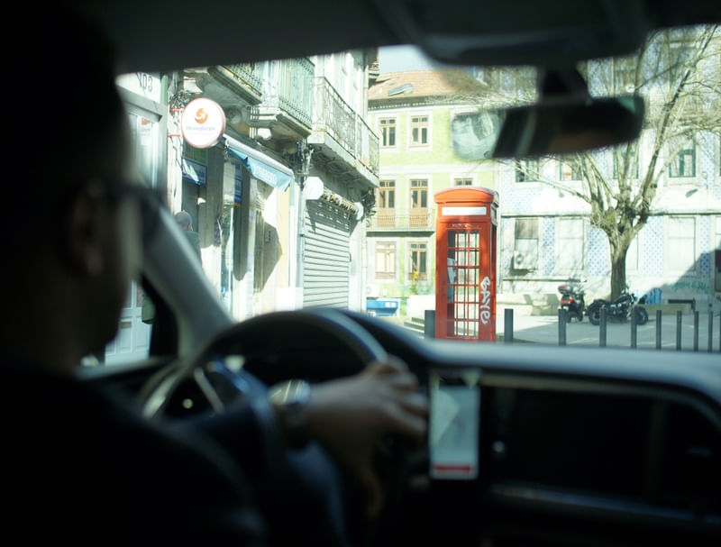 IN TAXI LOOK