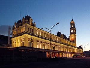 ESTAÇÃO DA LUZ ÀS 18H