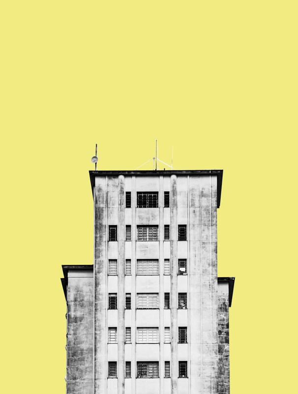 TORRE PEB FUNDO AMARELO