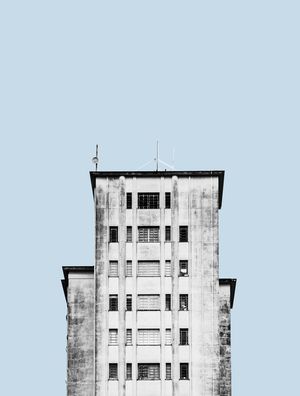 TORRE PEB FUNDO AZUL