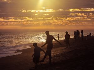 SILUETAS NO POR DO SOL