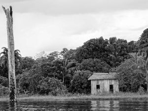 CASINHA NA BEIRA DO RIO PB