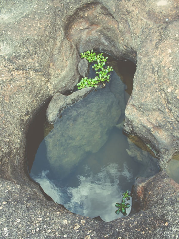 UM BURACO NA PEDRA