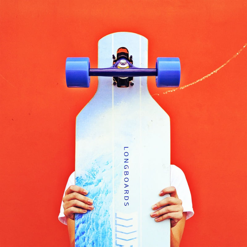 LONGBOARD E MENINA