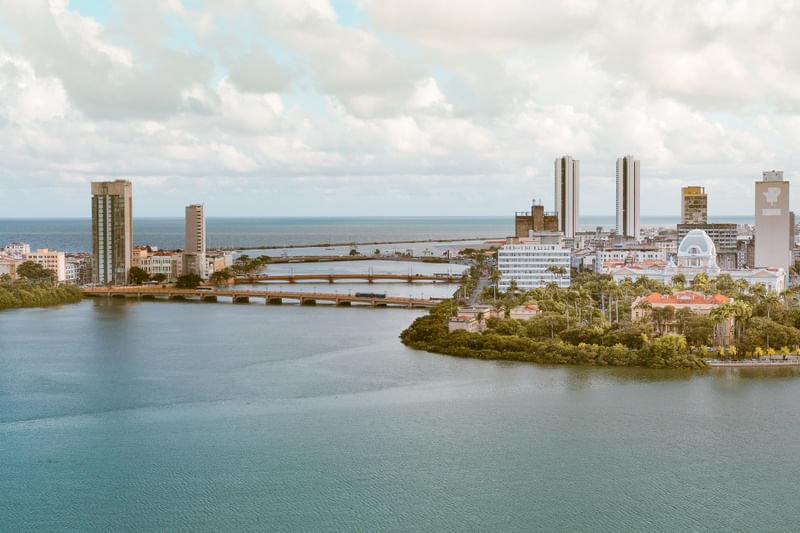 RECIFE: PONTES, RIOS E CAOS.