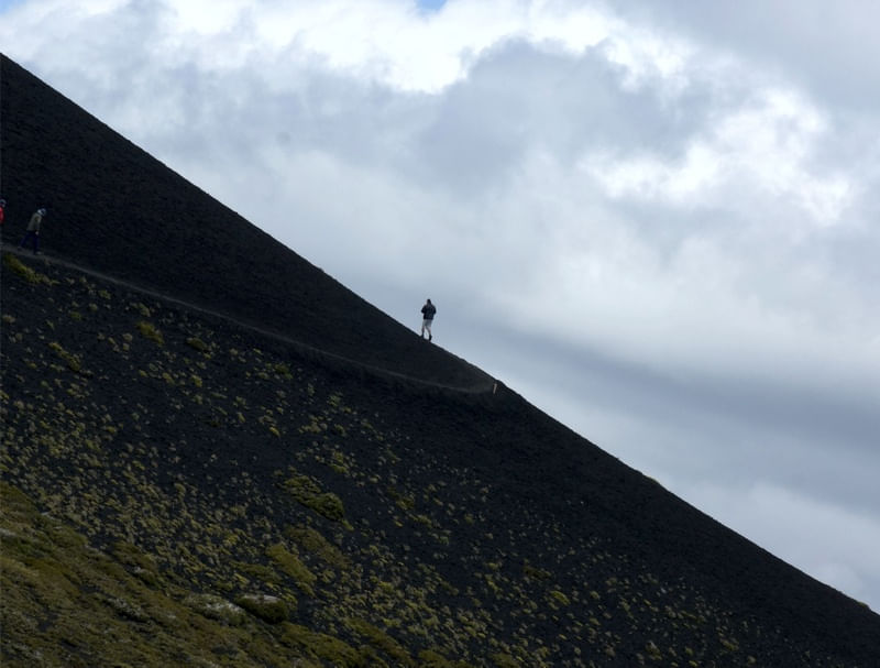 CAMINHADA NO VULCÃO I