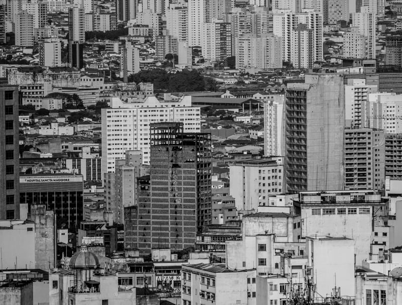 PRÉDIOS E PRÉDIOS