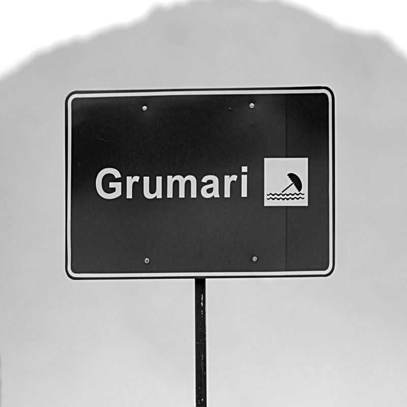 GRUMARI BEACH