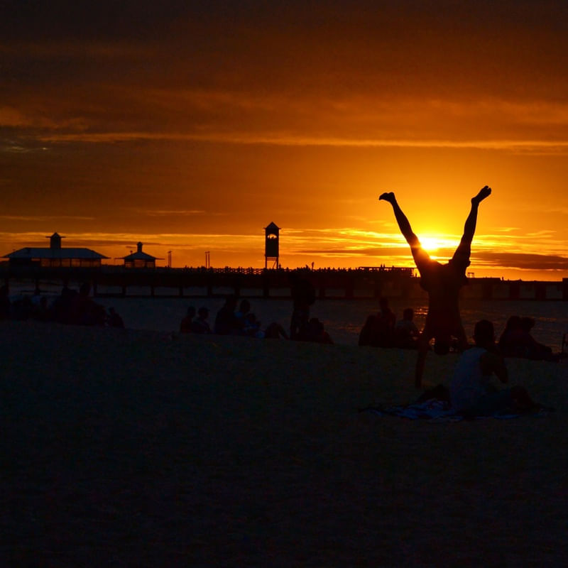 BRINCANDO DE ENTARDECER