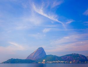 CORCOVADO COM CÉU ROSADO PAISAGEM