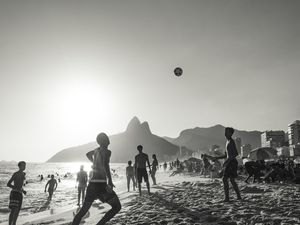 ALTINHA EM PRETO E BRANCO