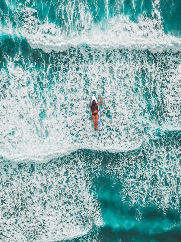 SURFING GIRL