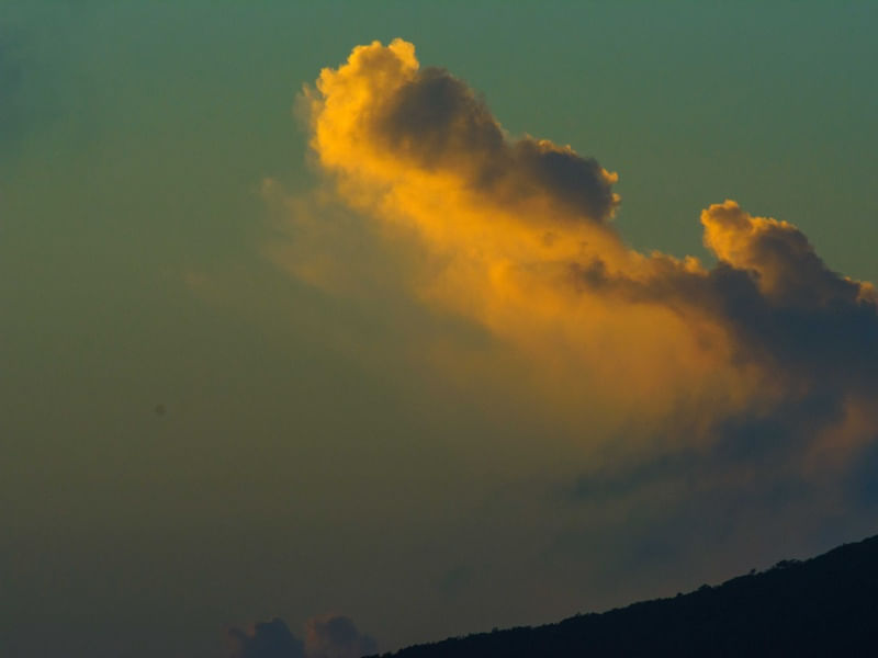 NUVENS EM CHAMAS