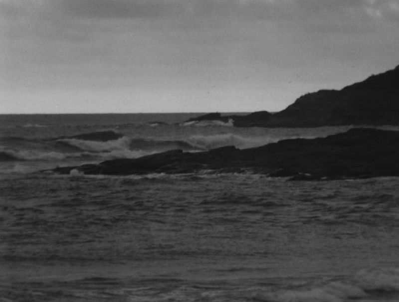PEDAÇO DO MAR EM P&B