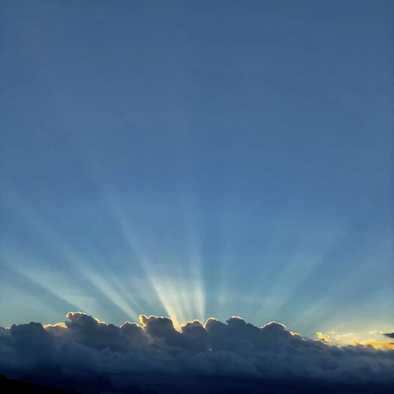 RAIOS DE SOL AO HORIZONTE