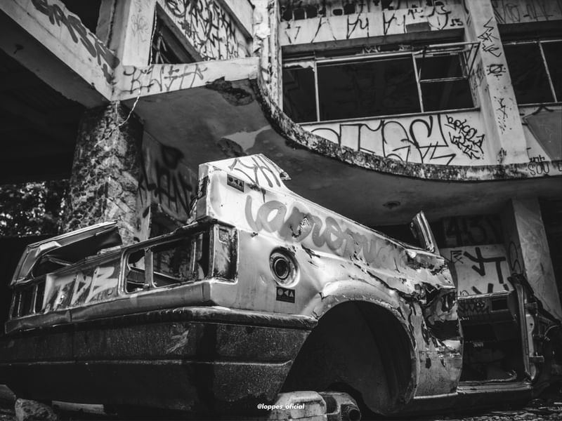 CARRO ABANDONADO