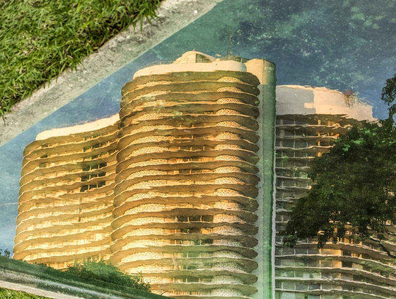 NIEMEYER REFLETIDO