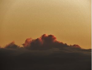 NUVENS NO POENTE