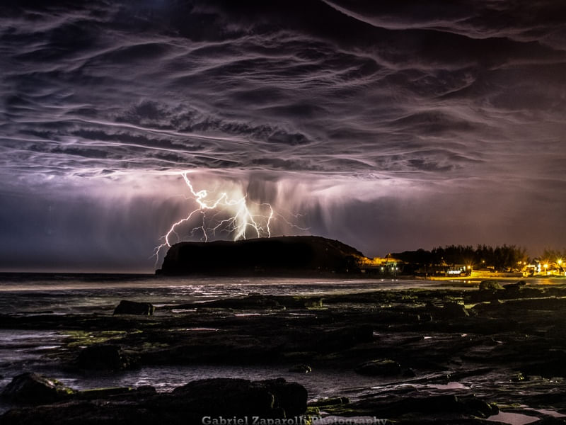 TEMPESTADE NO MAR.