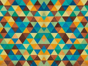 TRIÂNGULOS E CORES (P)