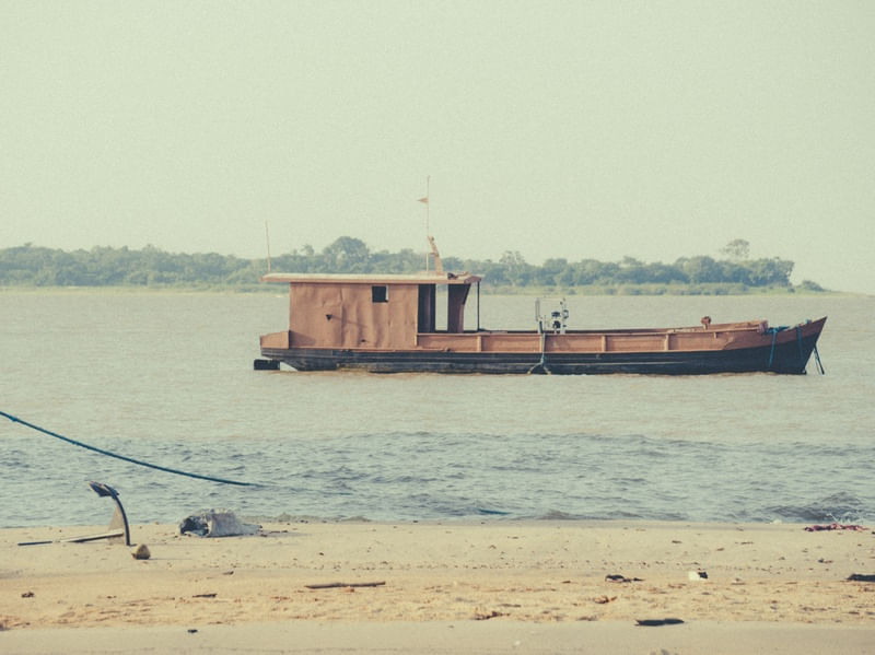 BARCO NO RIO