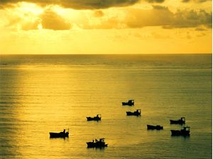 EMBARCAÇÕES DO AMANHECER