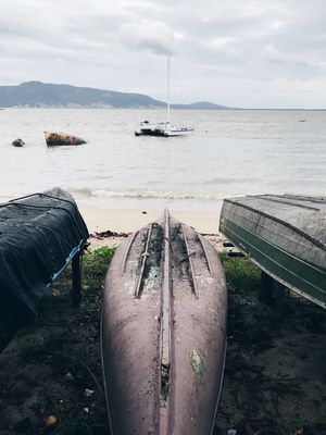 BARCOS ENCOSTADOS