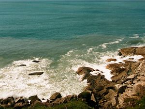 PEDRAS E O MAR