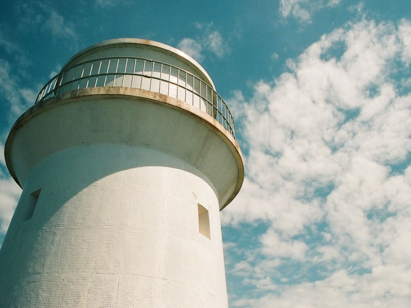 FAROL NAS NUVENS